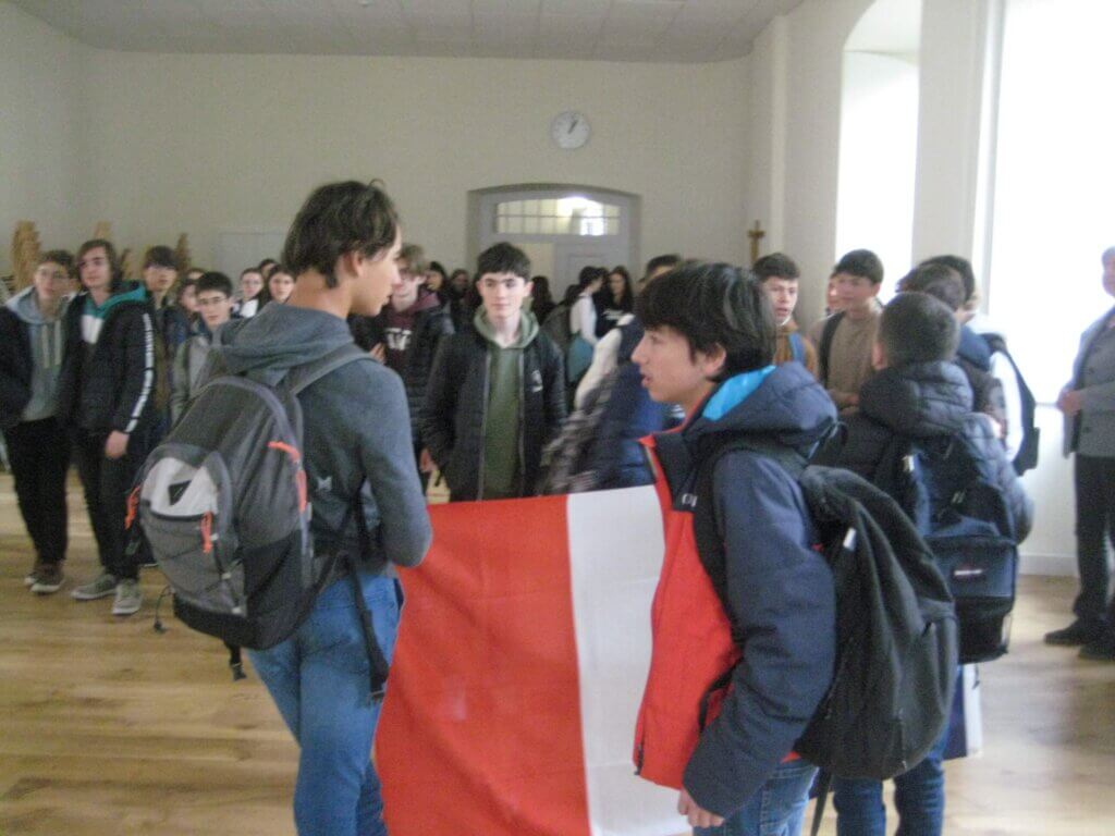 Französische Austauschschüler gratulieren zu DELF