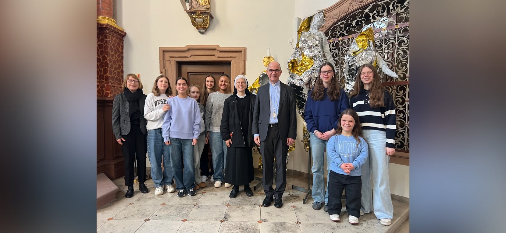 Bischof Dr. Franz Jung zu Besuch in unserer Schule