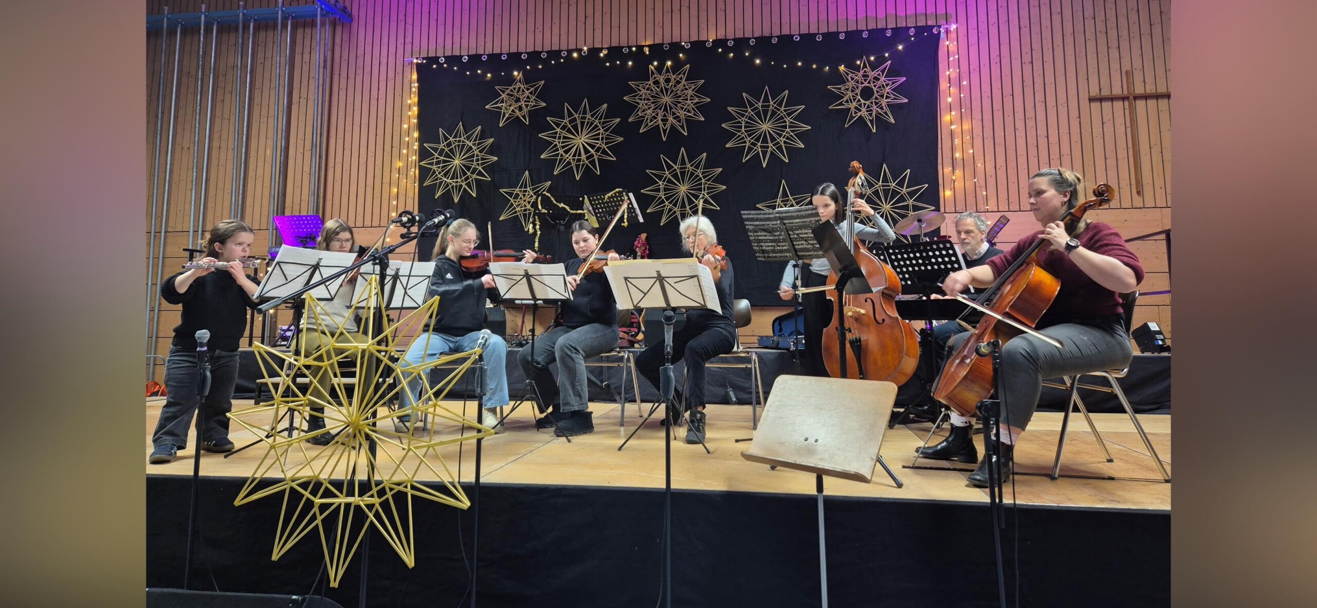 Adventskonzert stimmt Schulfamilie auf Festtage ein Adventskonzert stimmt Schulfamilie auf Festtage ein