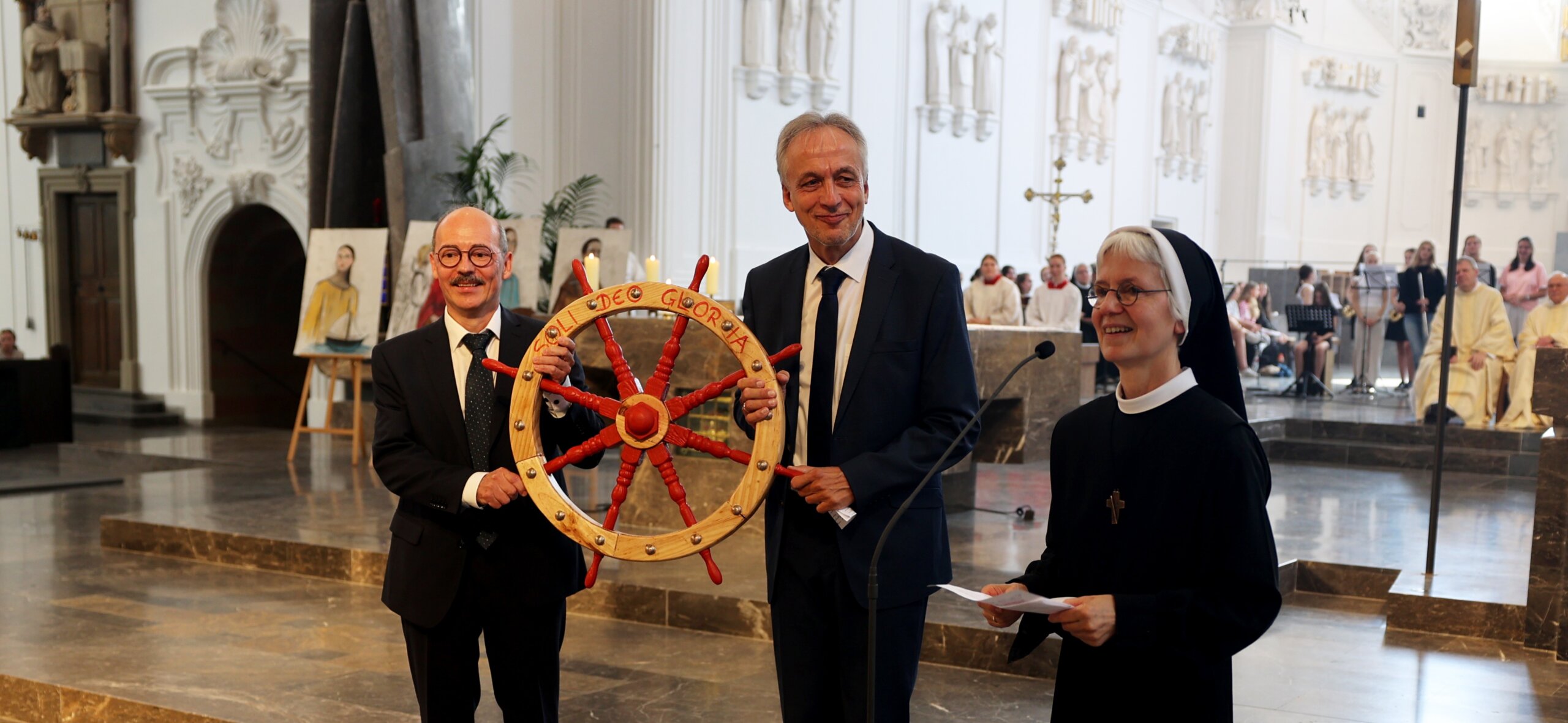 Sr. Katharina als Schulleiterin des Gymnasiums verabschiedet Sr. Katharina als Schulleiterin des Gymnasiums verabschiedet
