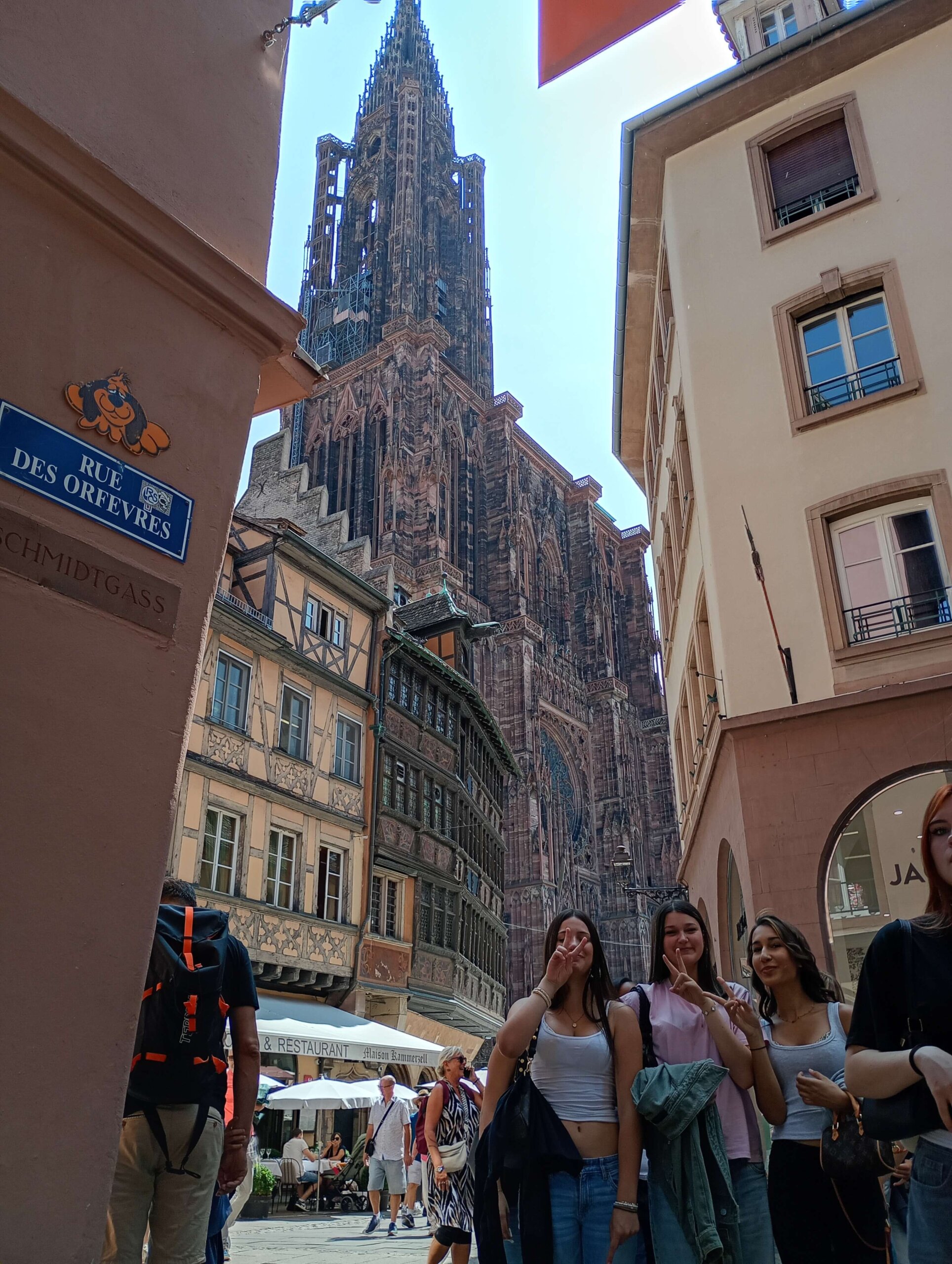 7_Straßburger_Münster_mit_Maison_Kammerzell_und_Schülerinnen_der_R9bF